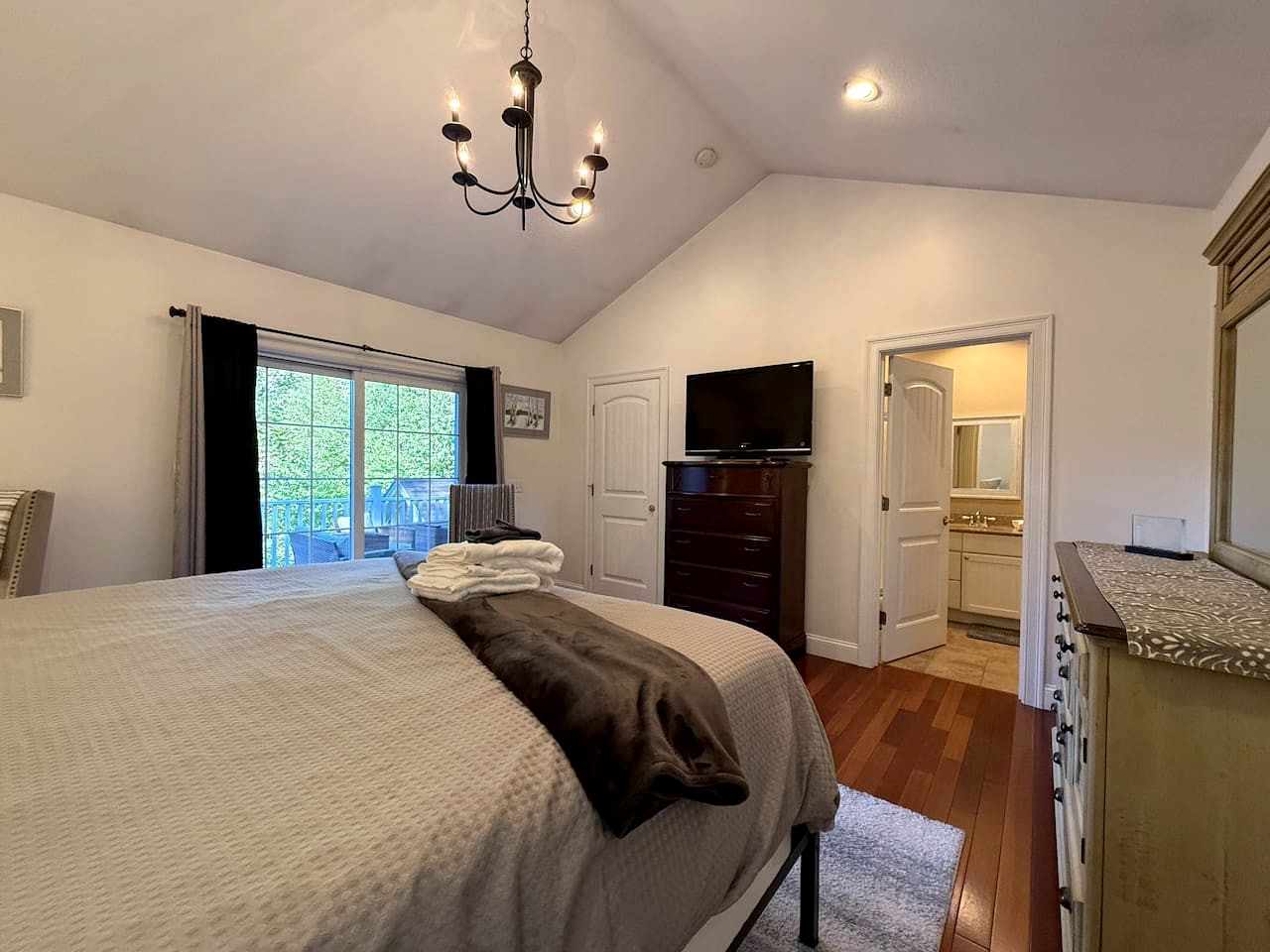 Spacious Mountain Retreat with Deck and Gas Fireplace near Echo Lake in Conway, New Hampshire