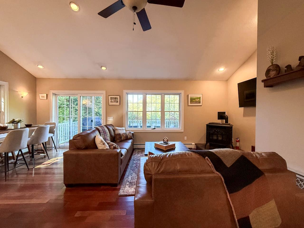 Spacious Mountain Retreat with Deck and Gas Fireplace near Echo Lake in Conway, New Hampshire