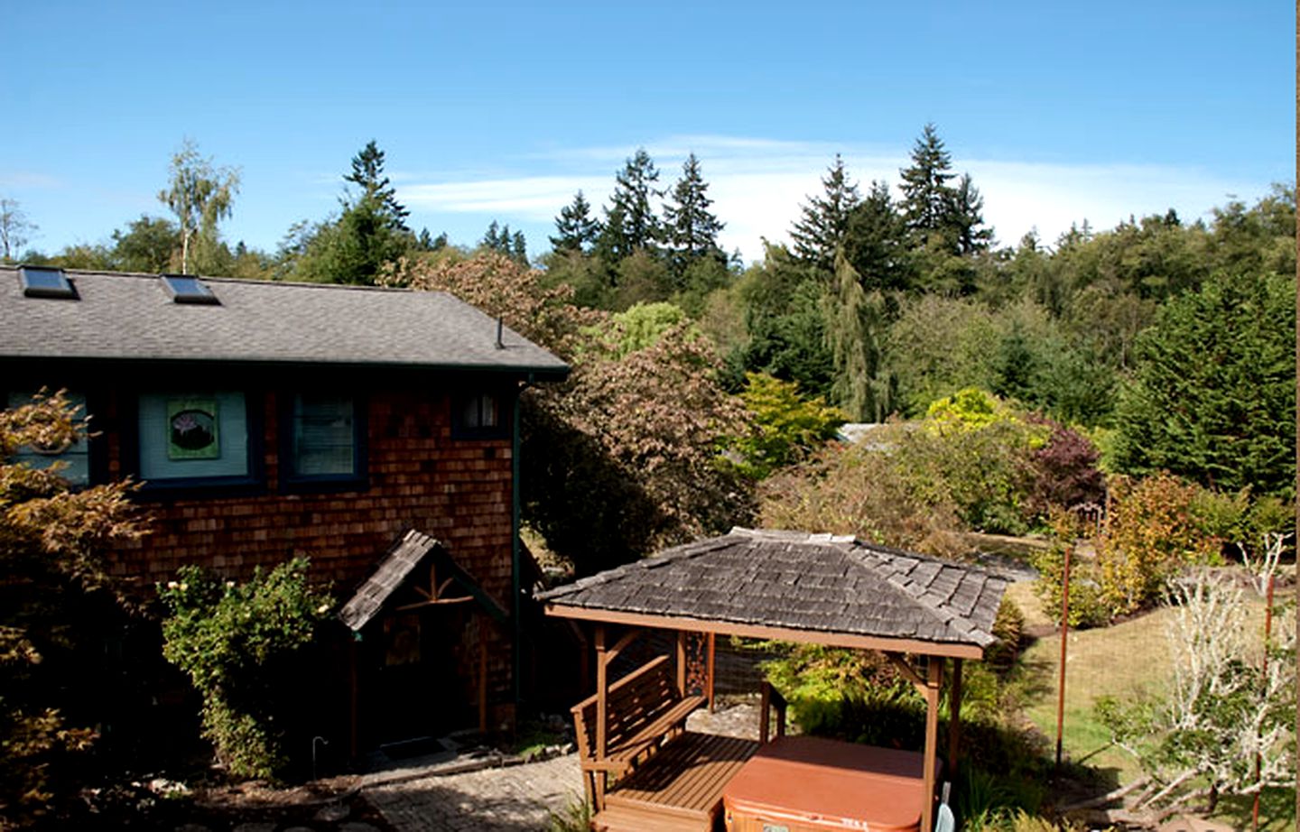 Lovely Island Cottage Accommodation with Four-Poster Bed near Seattle 