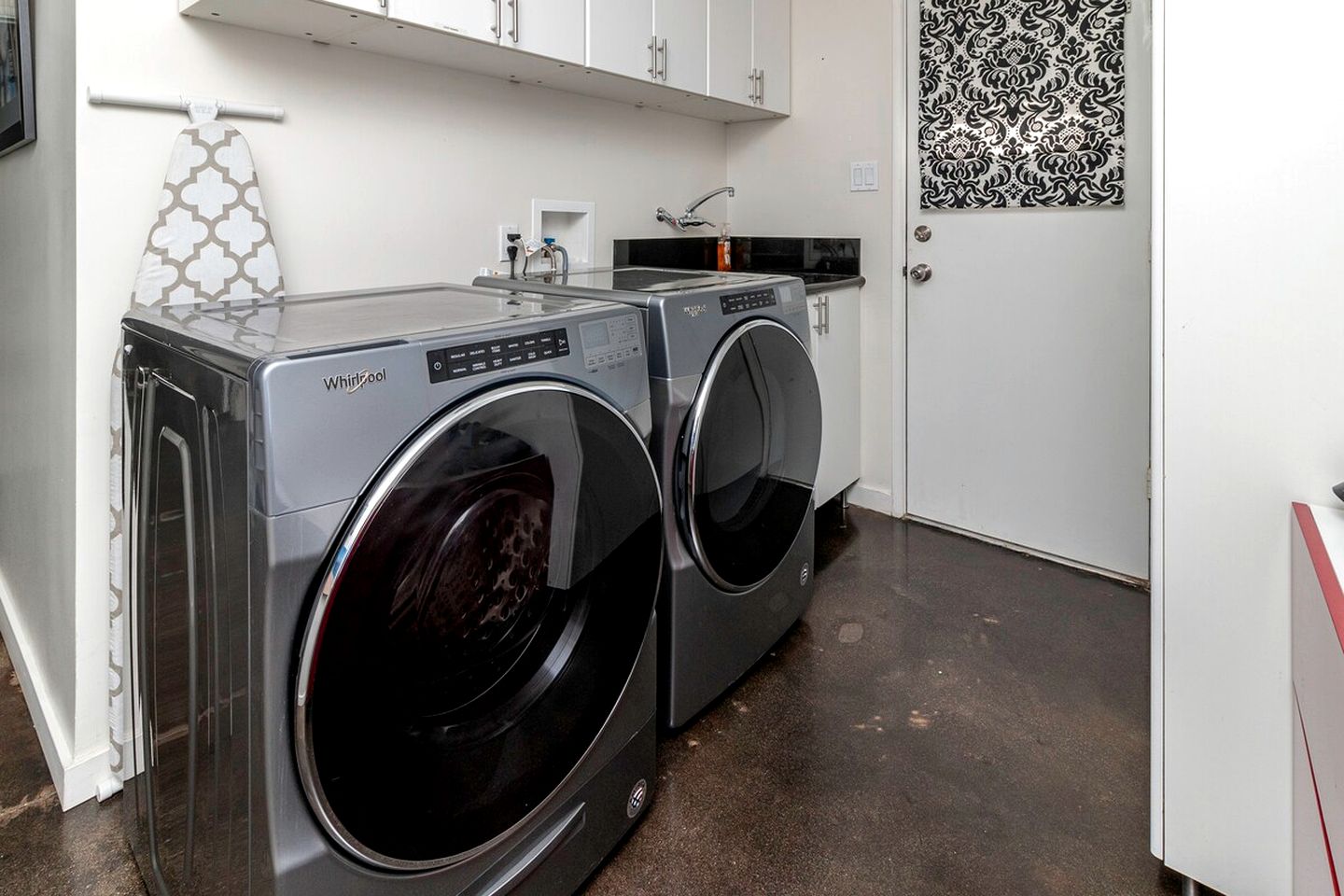 Chic Villa with Outdoor Pool, Spa and Views in California