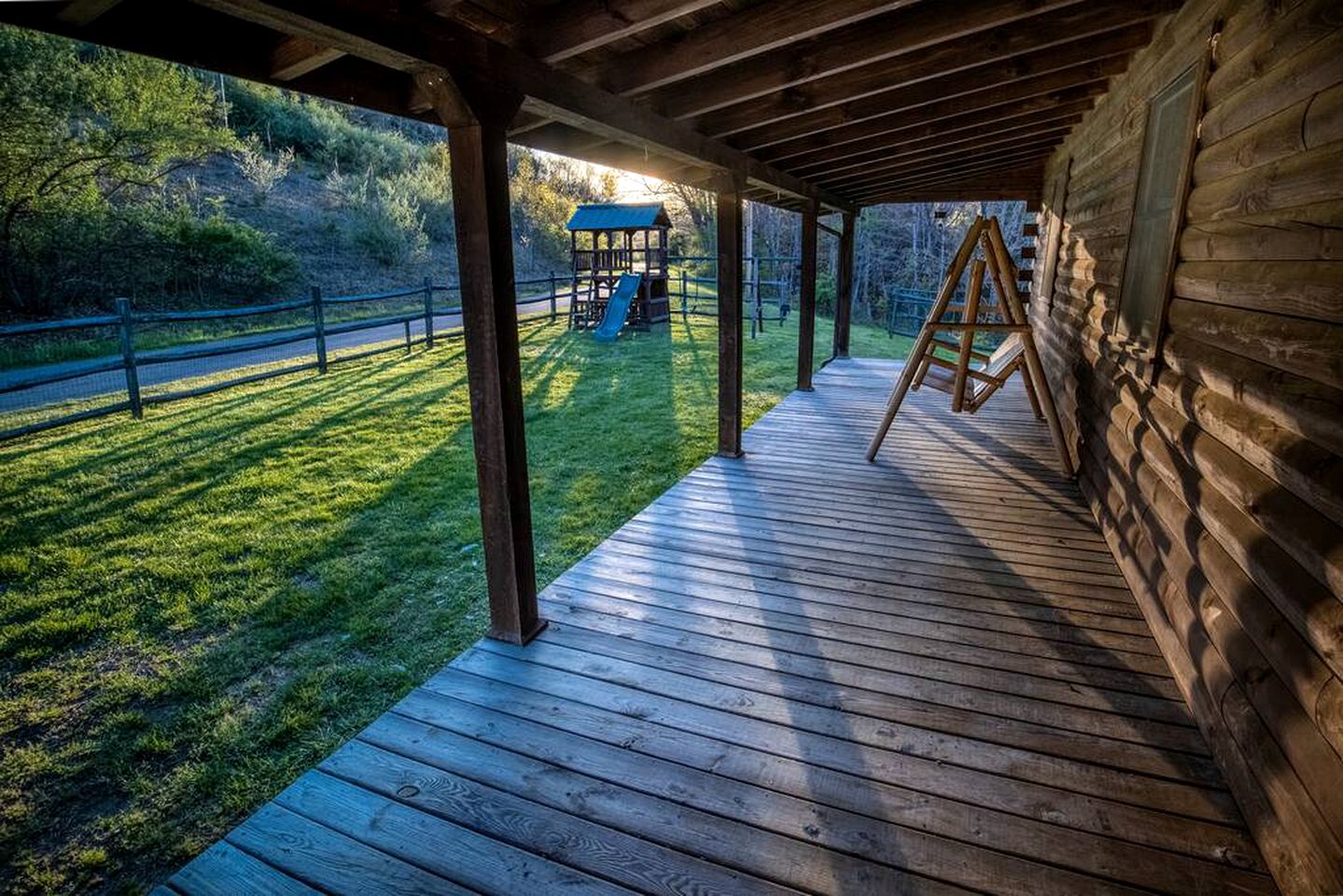 Glamping Retreat near Summersville Lake: Luxurious Cabin with a Hot Tub in Mt Nebo, WV