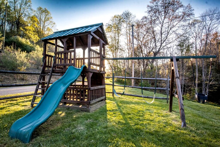 Cabins (United States of America, Summersville, West Virginia)