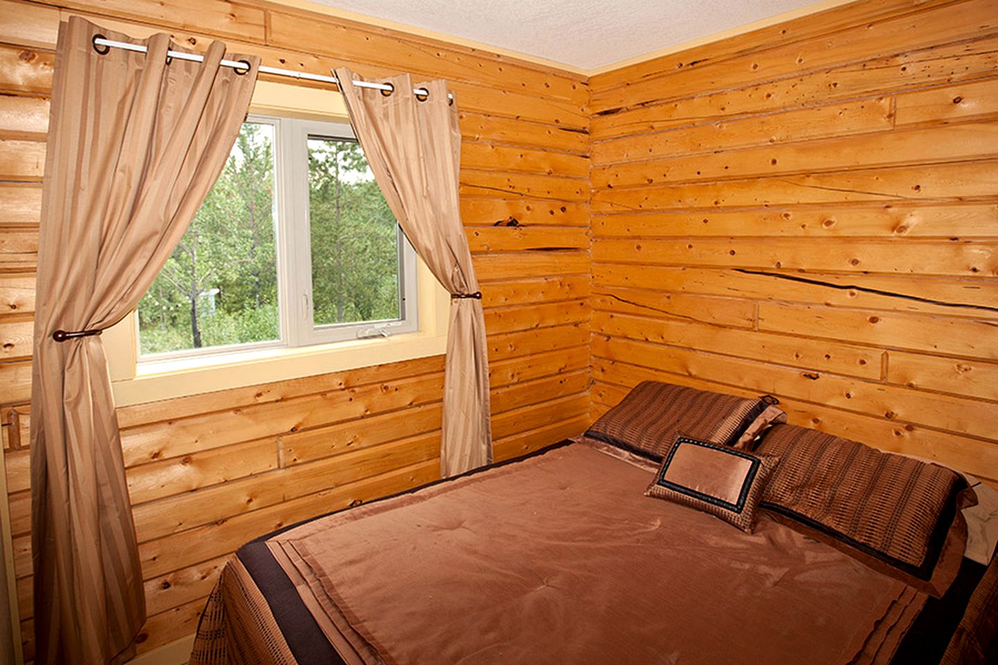 Secluded Bed and Breakfast with Northern Lights Views near Whitehorse, Yukon