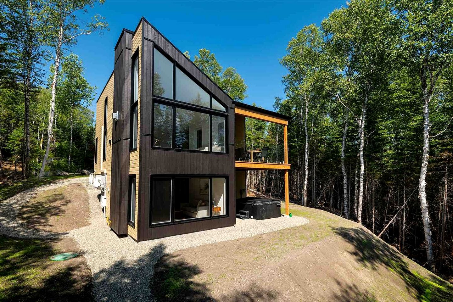 Stunning Cottage with Spa in the Woods in Baie-Saint-Paul, Quebec
