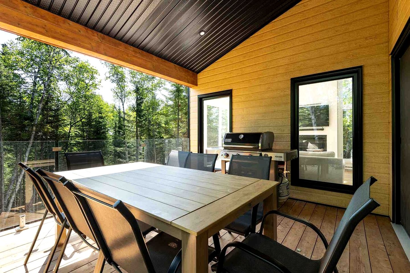Stunning Cottage with Spa in the Woods in Baie-Saint-Paul, Quebec