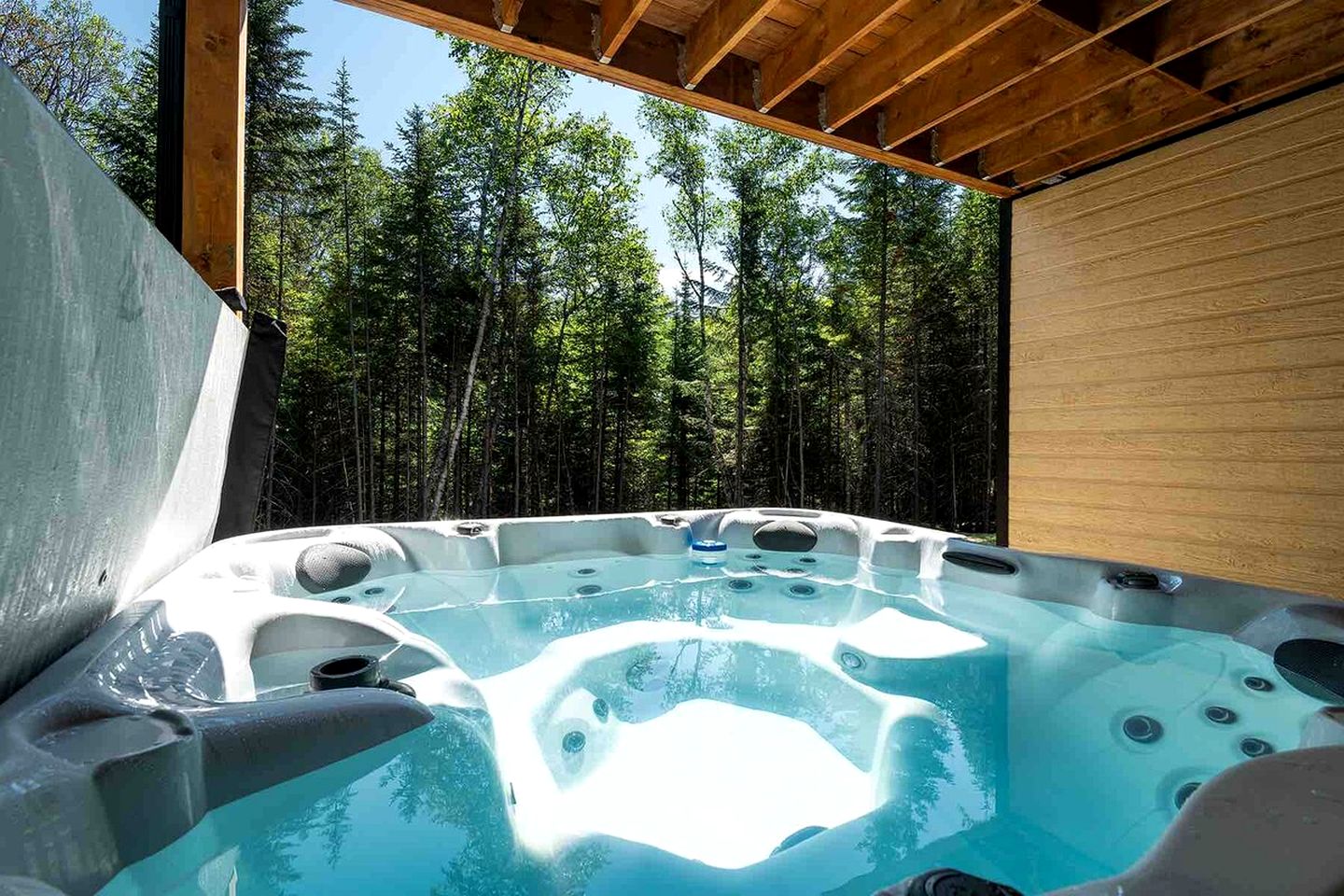 Stunning Cottage with Spa in the Woods in Baie-Saint-Paul, Quebec