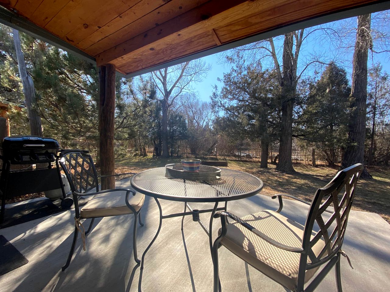 Charming Cabin Retreat: Fireplace and River Views in San Miguel County, NM