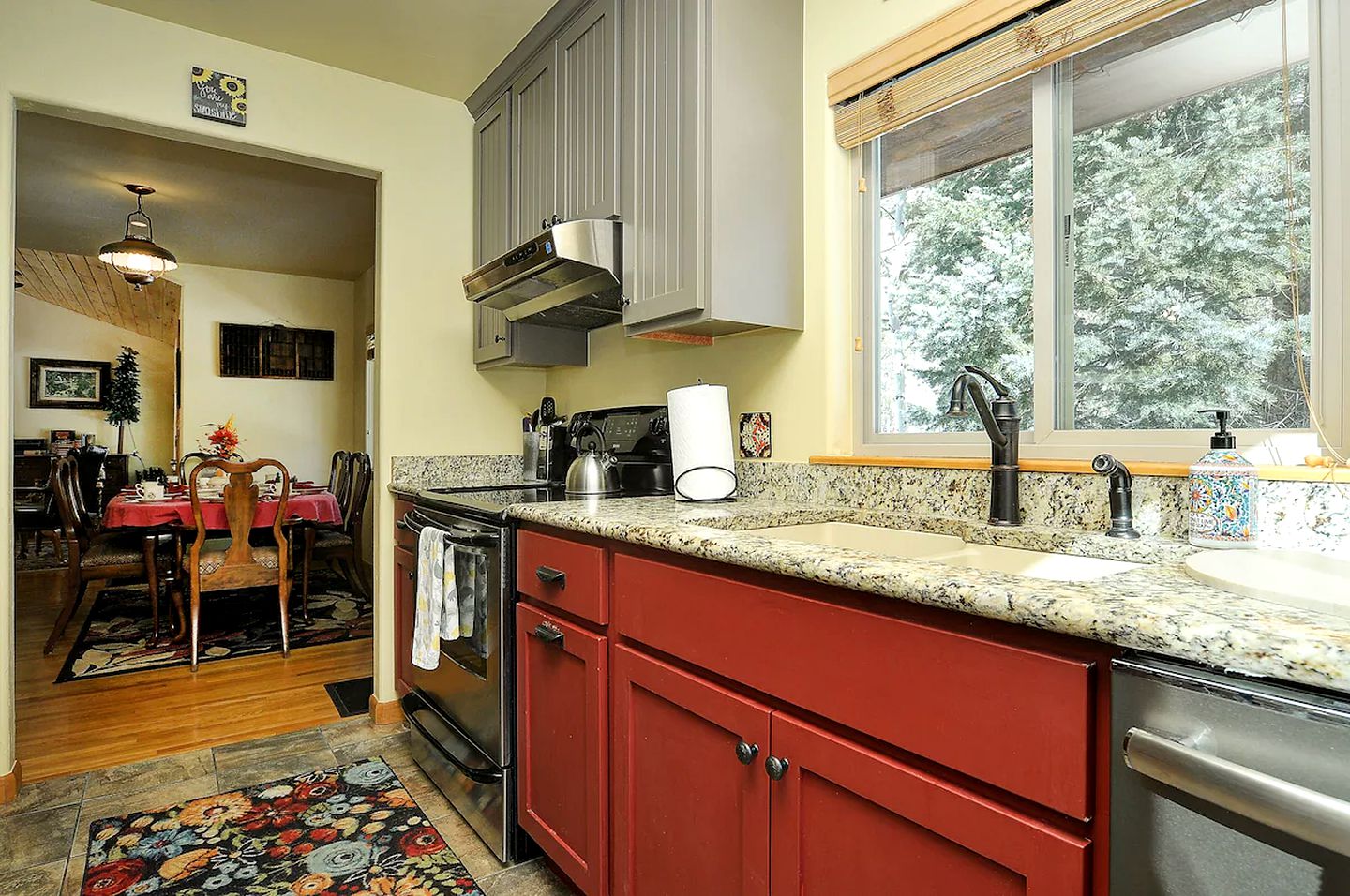 Fantastic Mountain Cottage with a Hot Tub on Beautiful Chalk Creek in Nathrop, Colorado