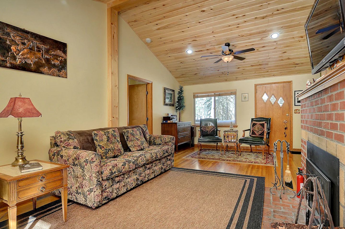 Fantastic Mountain Cottage with a Hot Tub on Beautiful Chalk Creek in Nathrop, Colorado