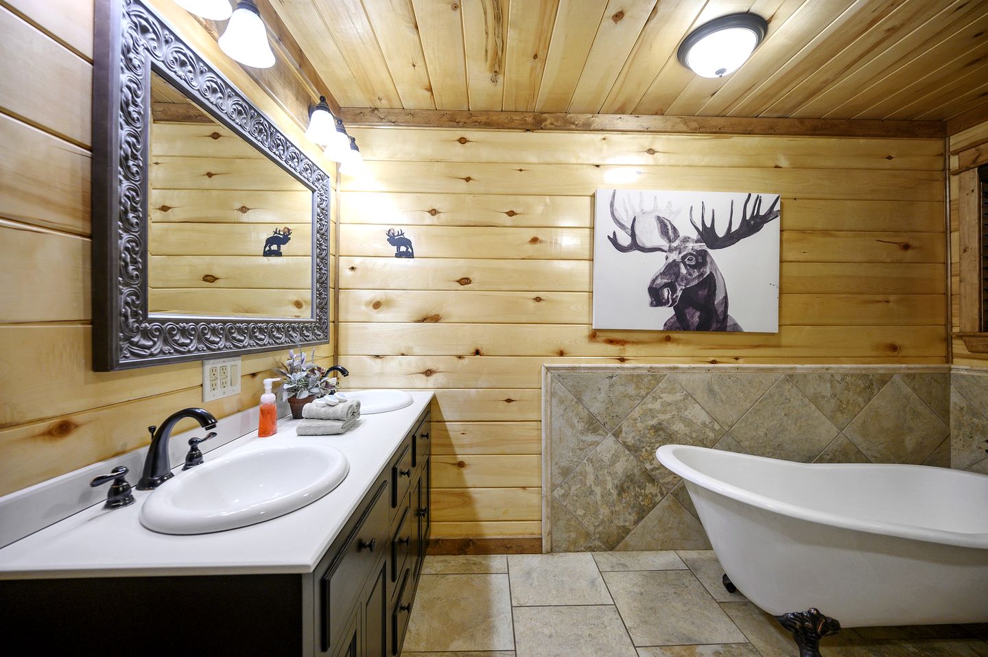 Spacious Cabin for 8 with Loft, Pool Table & Fireplace Near Broken Bow Lake