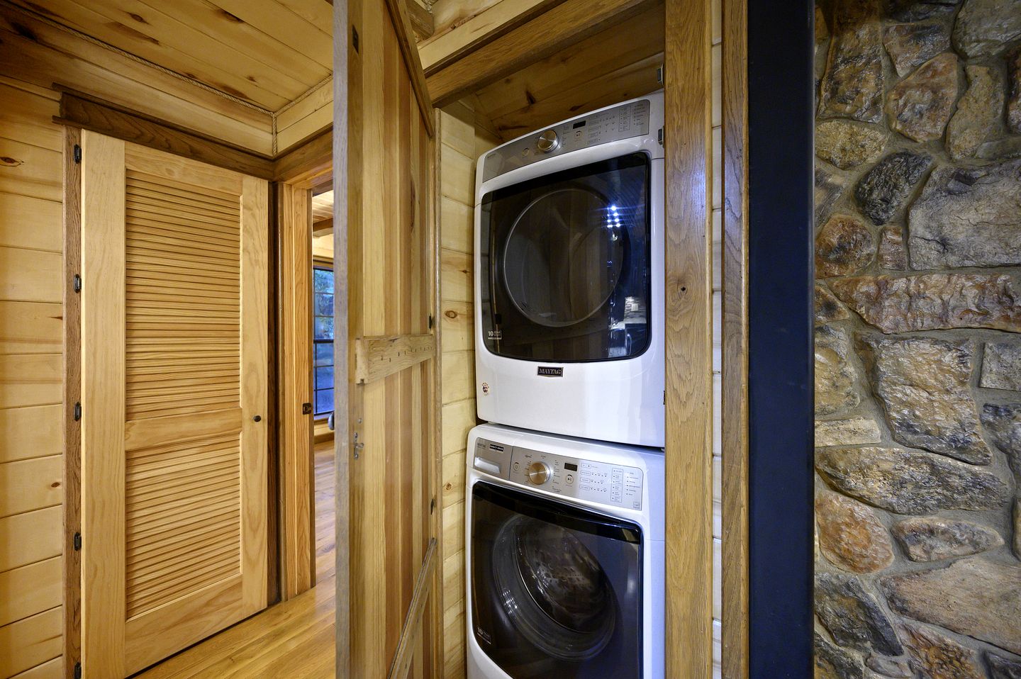 Spacious Cabin for 8 with Loft, Pool Table & Fireplace Near Broken Bow Lake