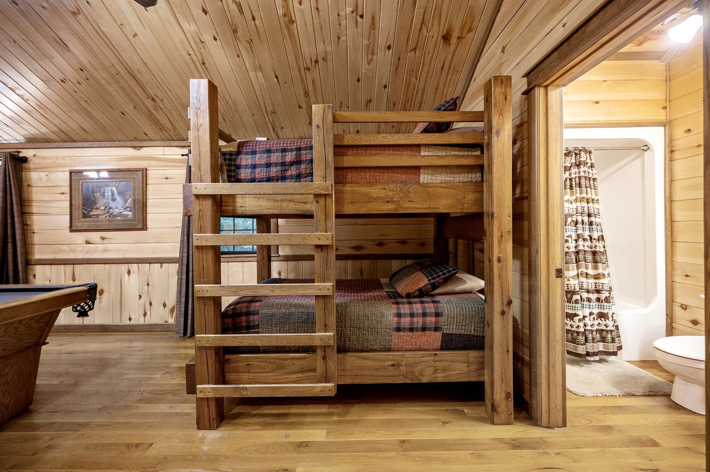 Spacious Cabin for 8 with Loft, Pool Table & Fireplace Near Broken Bow Lake