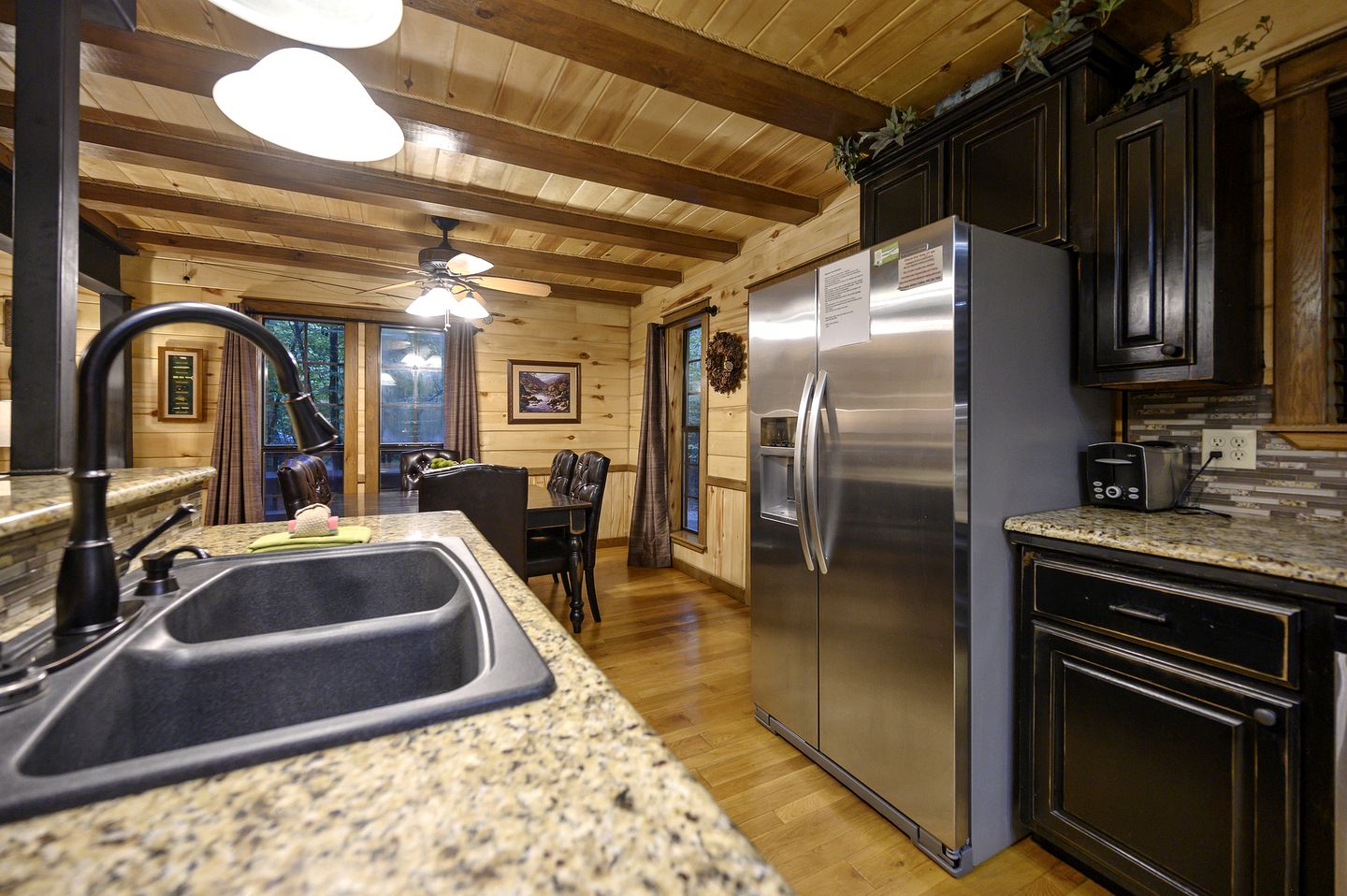 Spacious Cabin for 8 with Loft, Pool Table & Fireplace Near Broken Bow Lake