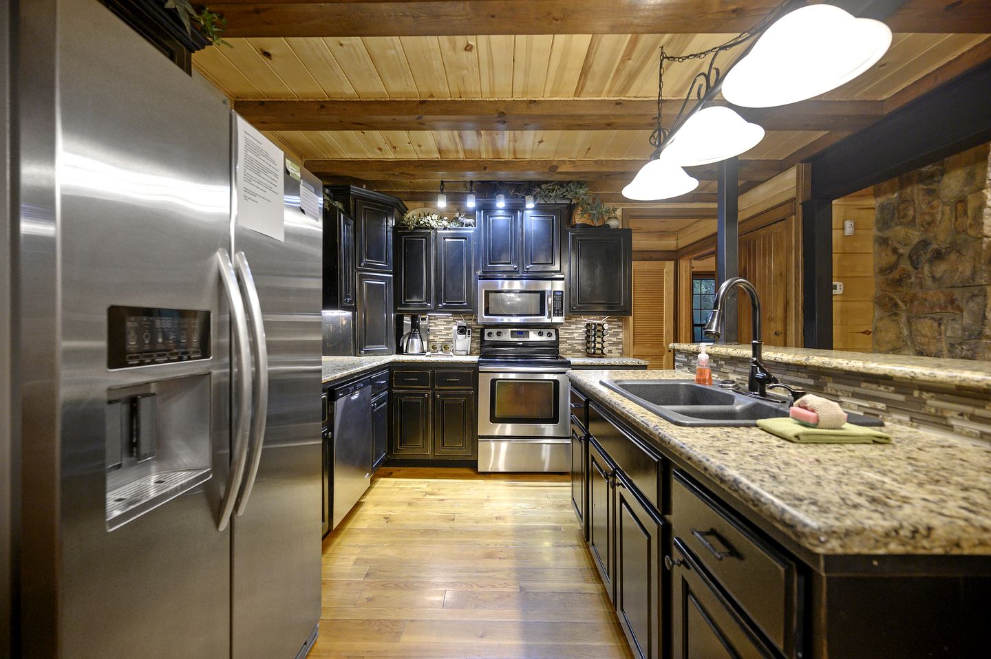 Spacious Cabin for 8 with Loft, Pool Table & Fireplace Near Broken Bow Lake