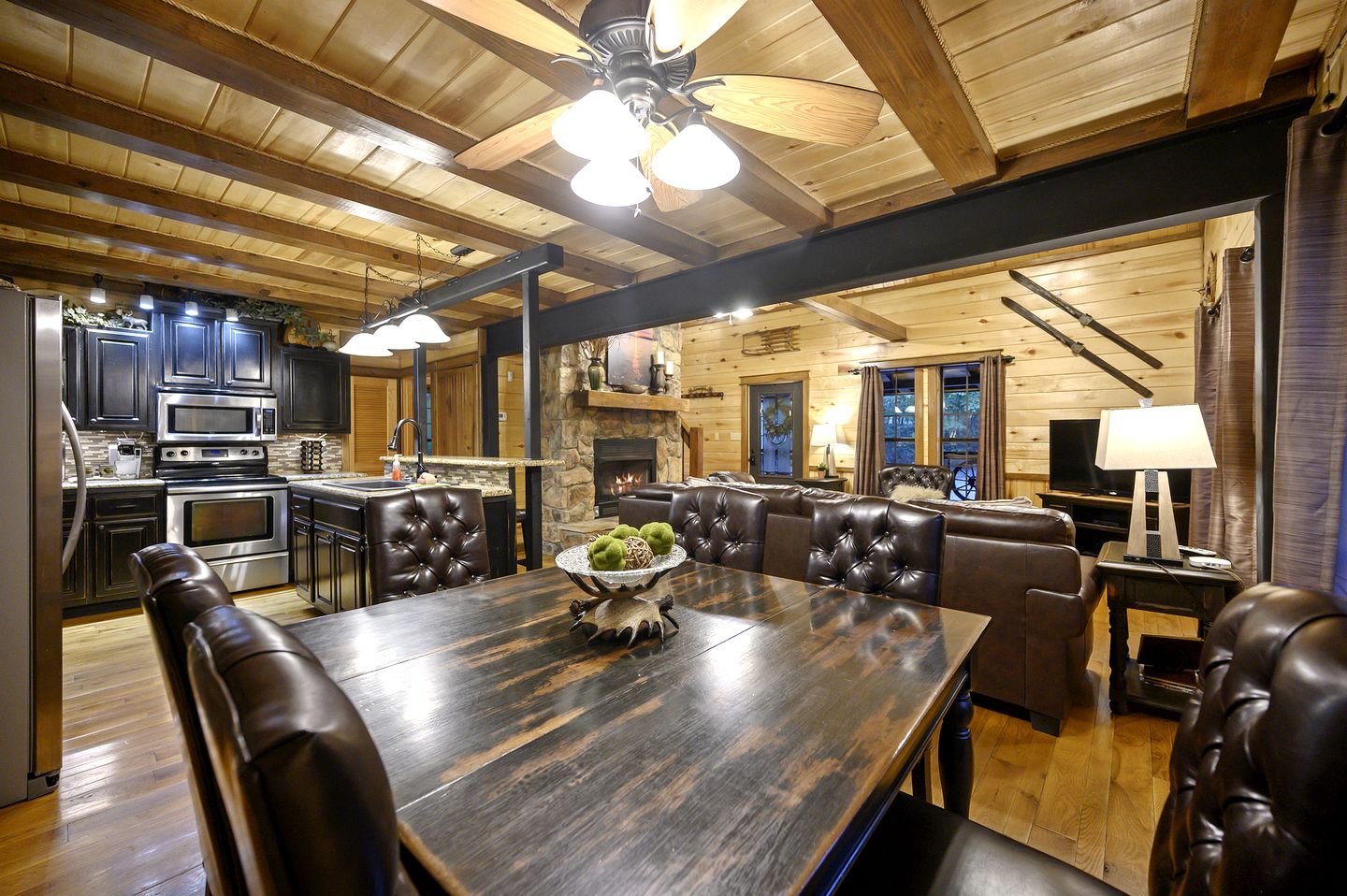 Spacious Cabin for 8 with Loft, Pool Table & Fireplace Near Broken Bow Lake