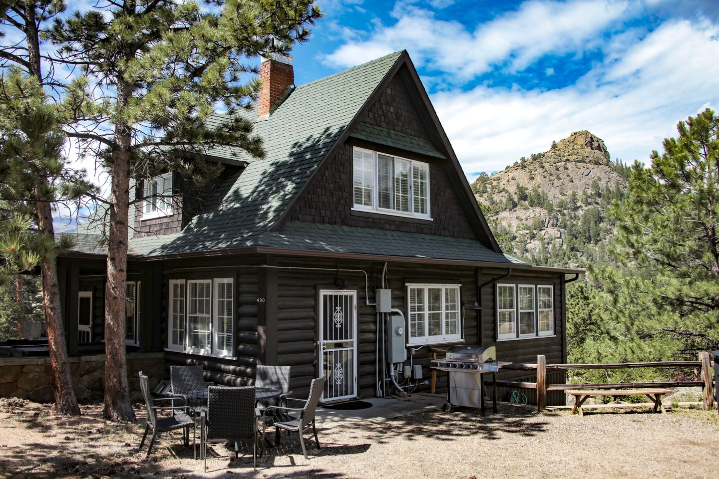 Aspen Mountain Cabin with Private Hot-Tub and Wonderful Views of Longs Peak near Estes Park, Colorado