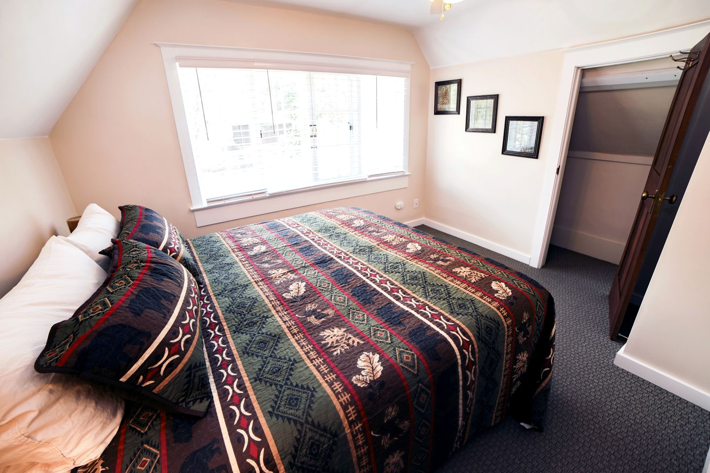 Aspen Mountain Cabin with Private Hot-Tub and Wonderful Views of Longs Peak near Estes Park, Colorado