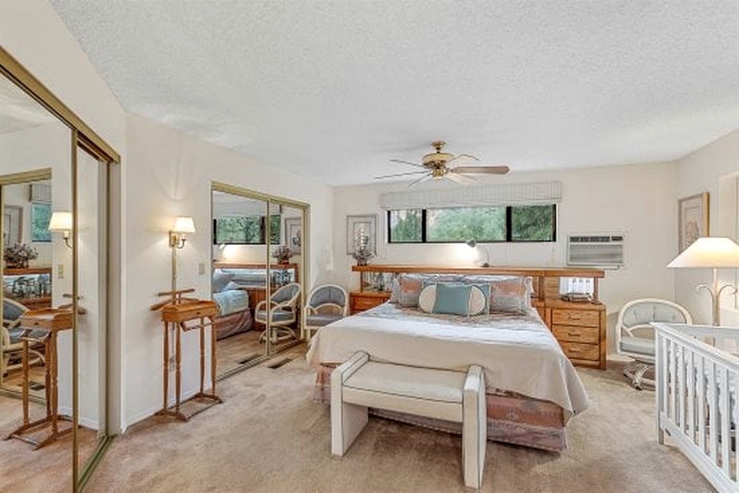 Charming Southwestern Style Cabin with Views of Mount Elden, Perfect for a Retreat to Northern Arizona