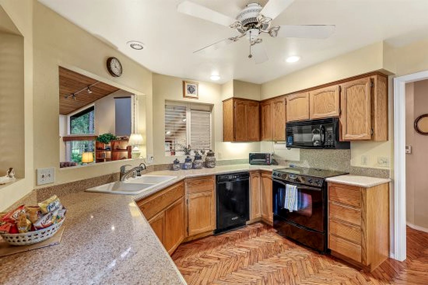 Charming Southwestern Style Cabin with Views of Mount Elden, Perfect for a Retreat to Northern Arizona