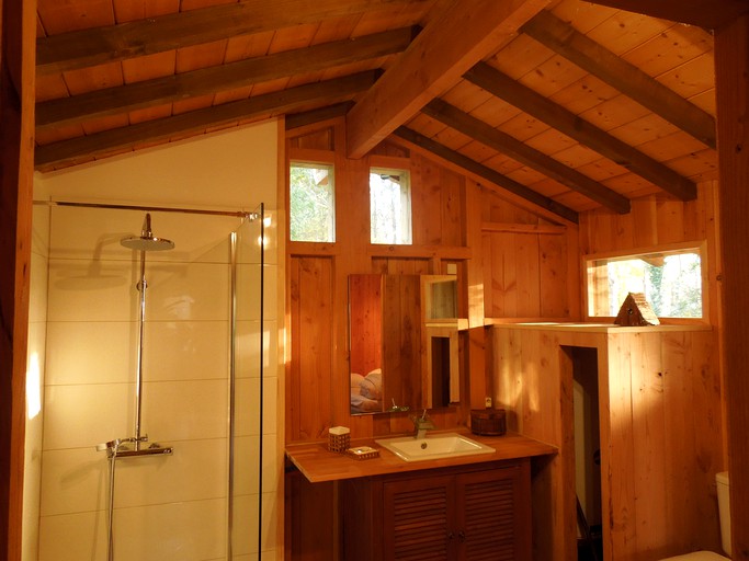 Cabins (Dordogne Lotgaronne, Nouvelle-Aquitaine, France)