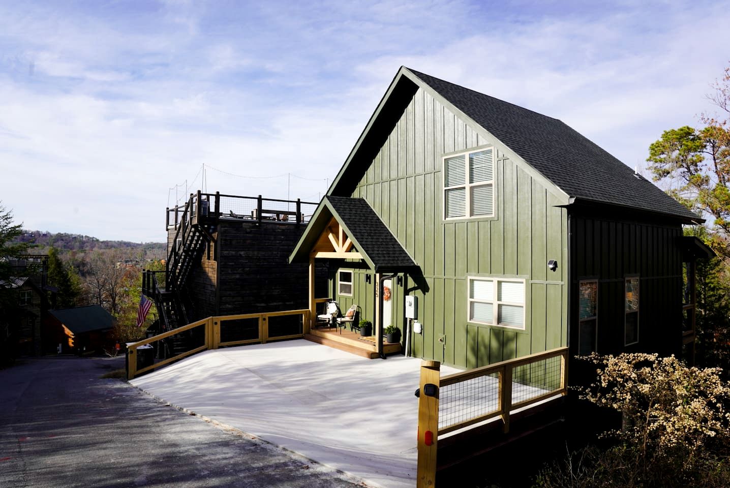 Cozy Smoky Mountain Cabin with Light-Filled Living Space near Dollywood in Pigeon Forge, Tennessee