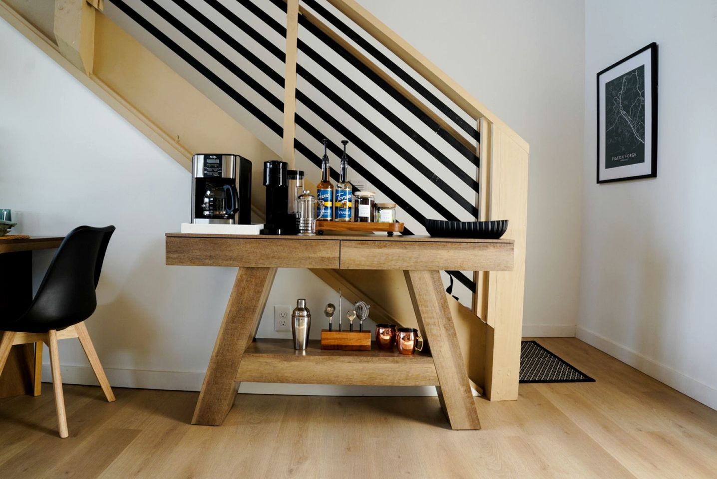 Cozy Smoky Mountain Cabin with Light-Filled Living Space near Dollywood in Pigeon Forge, Tennessee