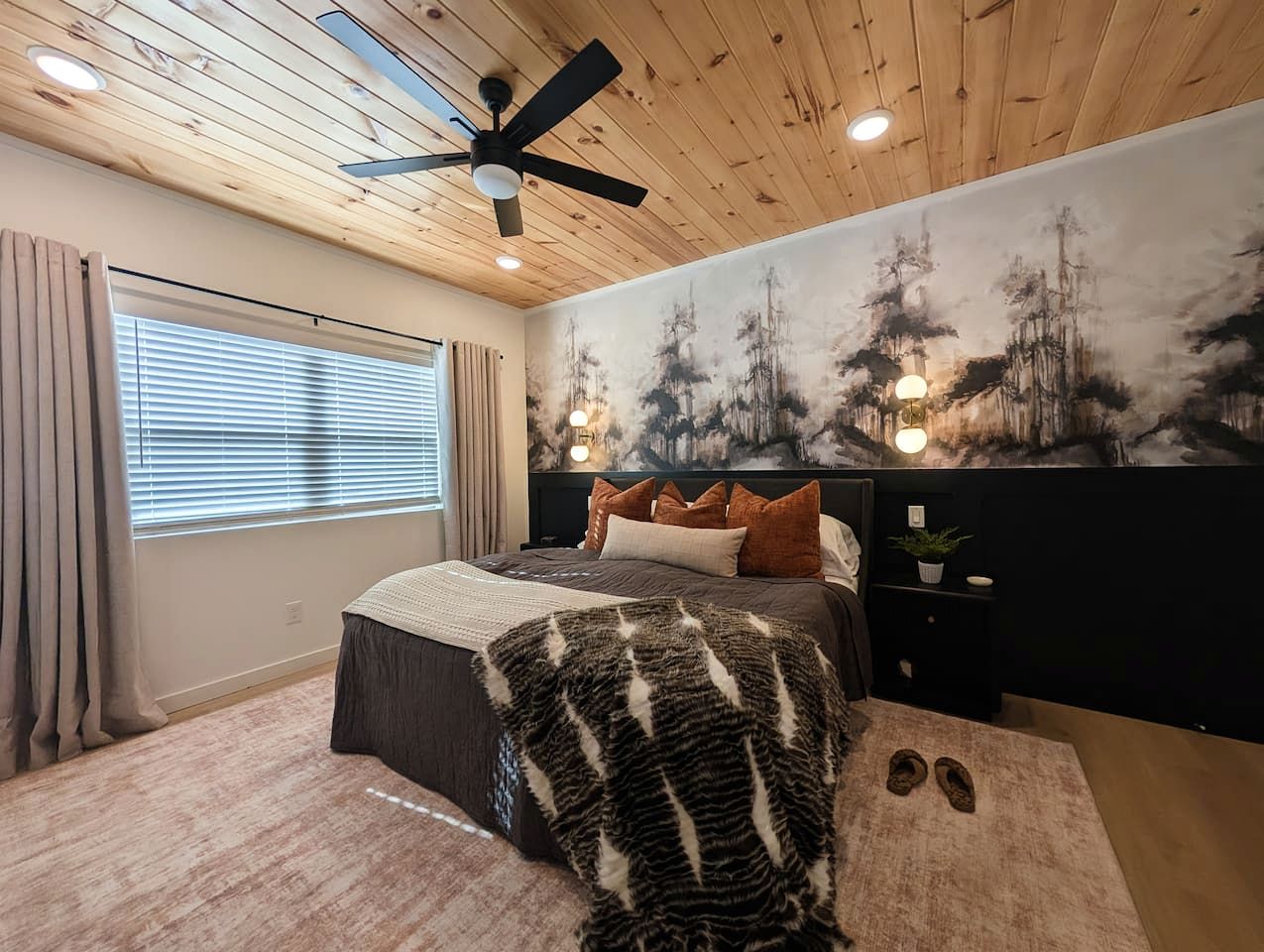 Cozy Smoky Mountain Cabin with Light-Filled Living Space near Dollywood in Pigeon Forge, Tennessee