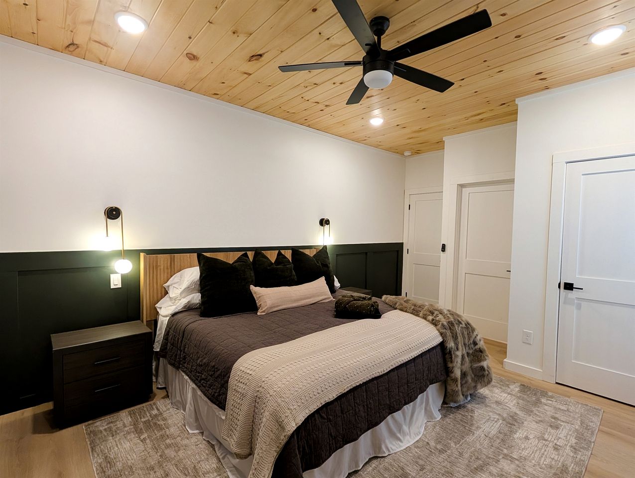 Cozy Smoky Mountain Cabin with Light-Filled Living Space near Dollywood in Pigeon Forge, Tennessee