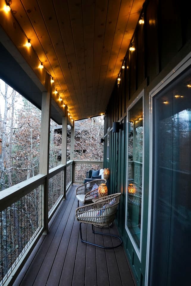 Cozy Smoky Mountain Cabin with Light-Filled Living Space near Dollywood in Pigeon Forge, Tennessee