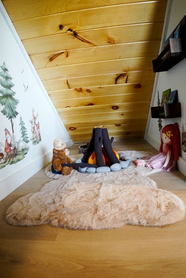 Cozy Smoky Mountain Cabin with Light-Filled Living Space near Dollywood in Pigeon Forge, Tennessee