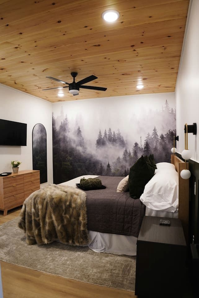 Cozy Smoky Mountain Cabin with Light-Filled Living Space near Dollywood in Pigeon Forge, Tennessee