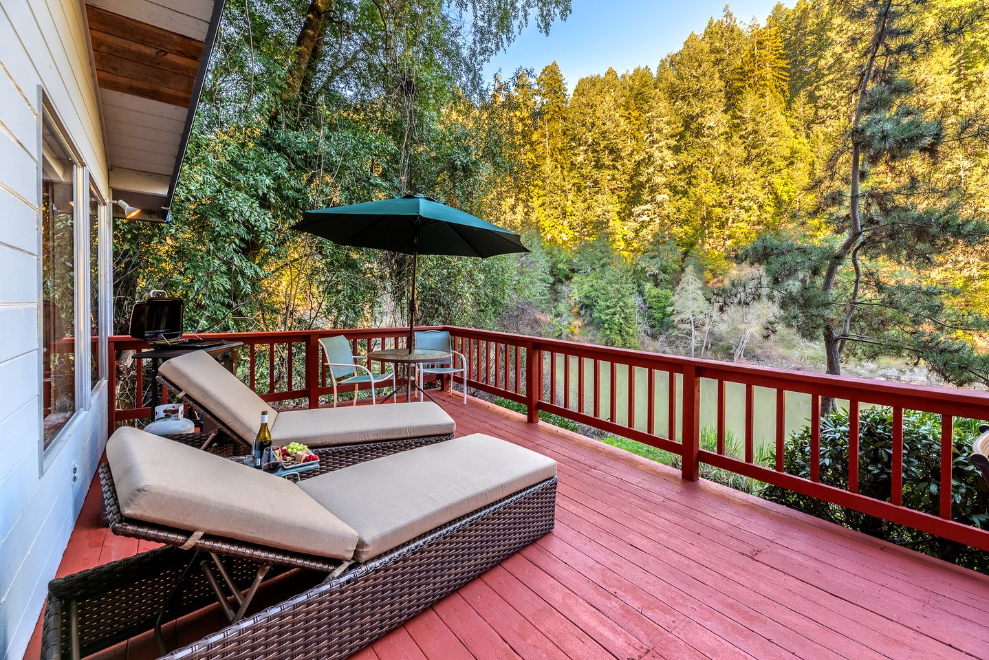 Peaceful Cottage with Deck and River Views in Monte Rio, California