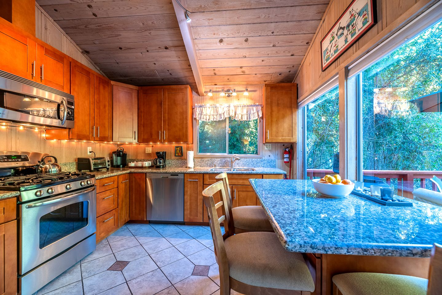 Peaceful Cottage with Deck and River Views in Monte Rio, California