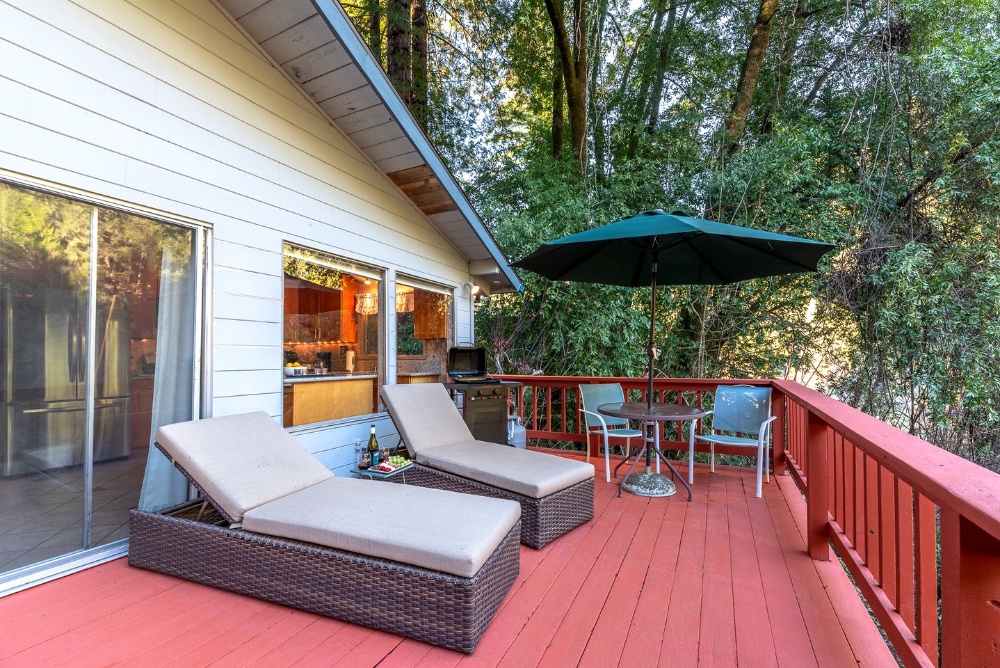 Peaceful Cottage with Deck and River Views in Monte Rio, California