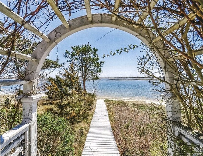 Beach Houses (South Chatham, Massachusetts, United States)