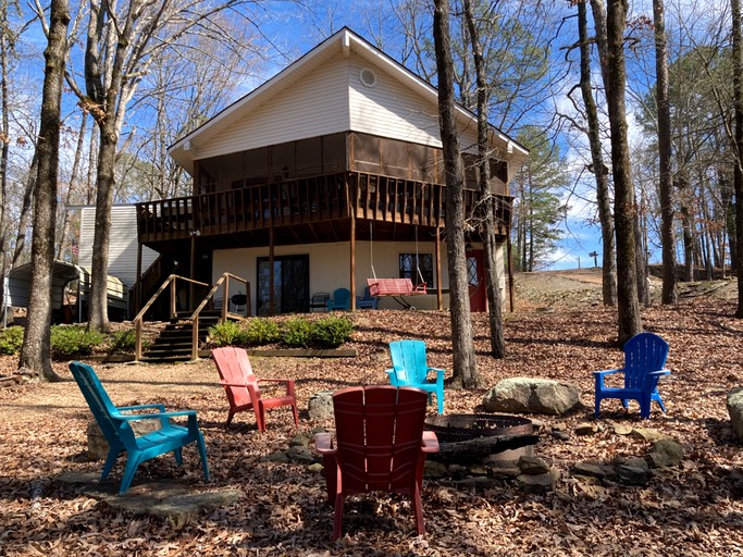 Waterfront Cabin Ideal for Families and Outdoor Adventures in Arkansas