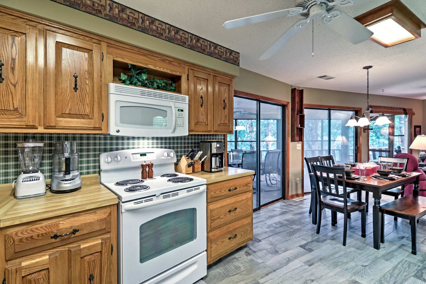 Waterfront Cabin Ideal for Families and Outdoor Adventures in Arkansas