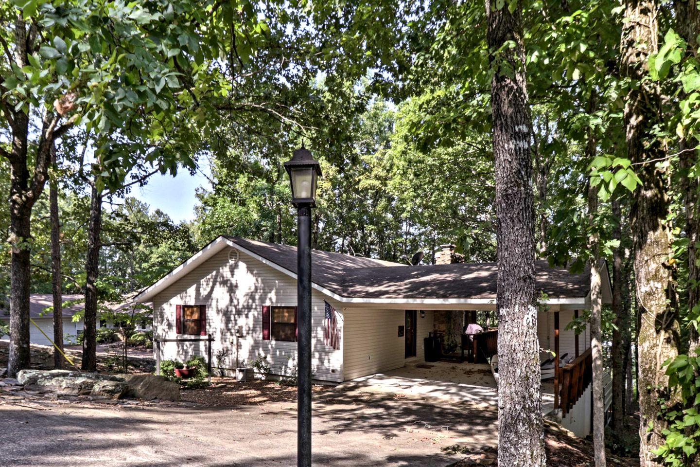 Waterfront Cabin Ideal for Families and Outdoor Adventures in Arkansas