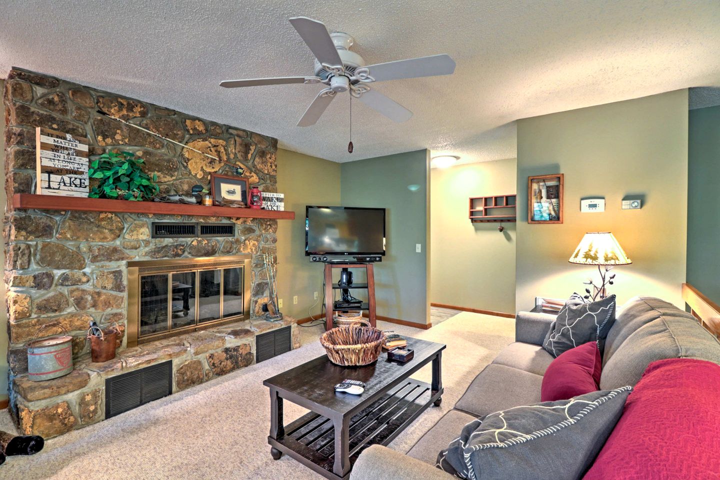 Waterfront Cabin Ideal for Families and Outdoor Adventures in Arkansas