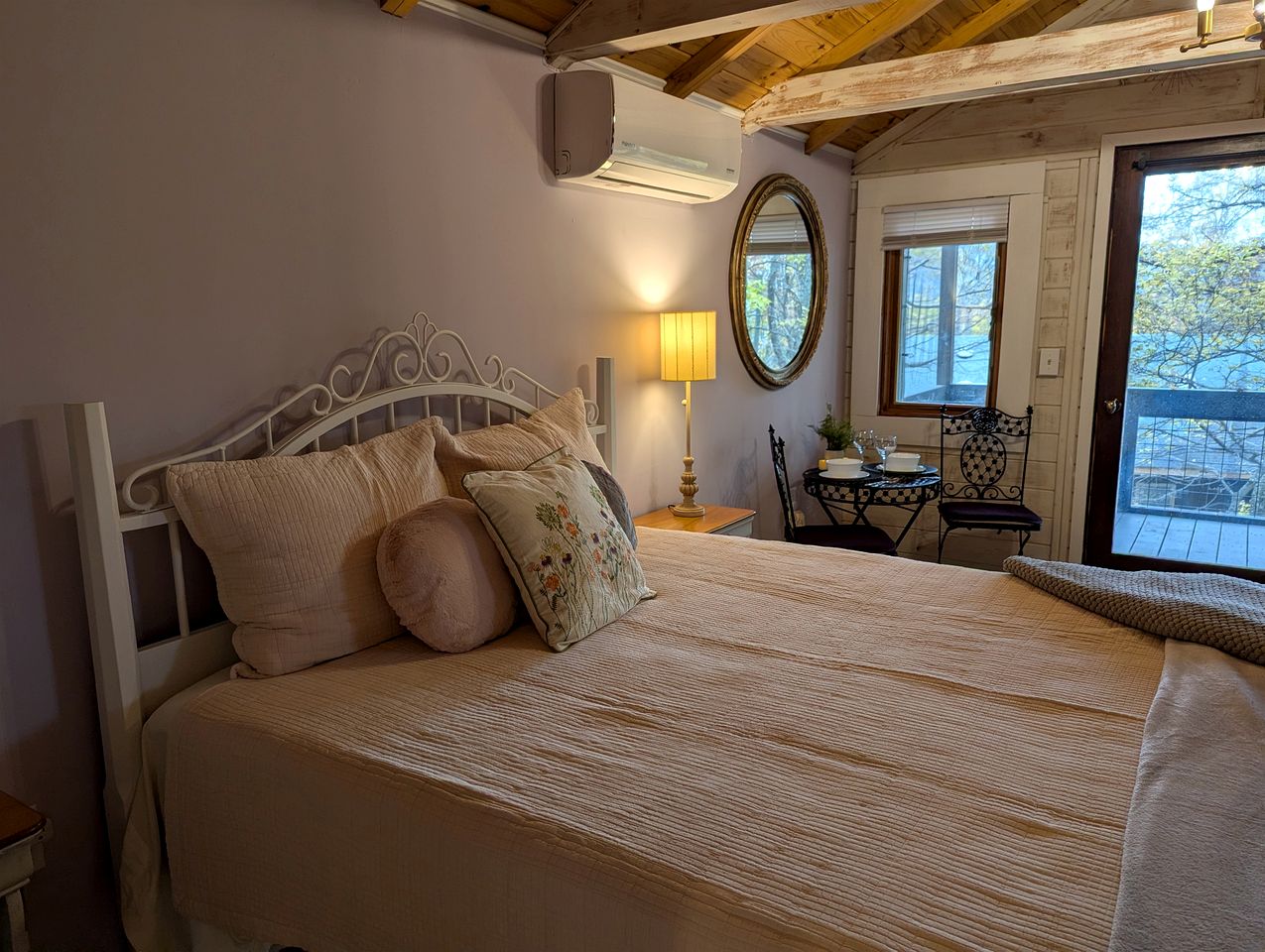 Peaceful Eclectic Mountain Cabin with Screened Porch Near Black Mountain | Black Mountain, NC