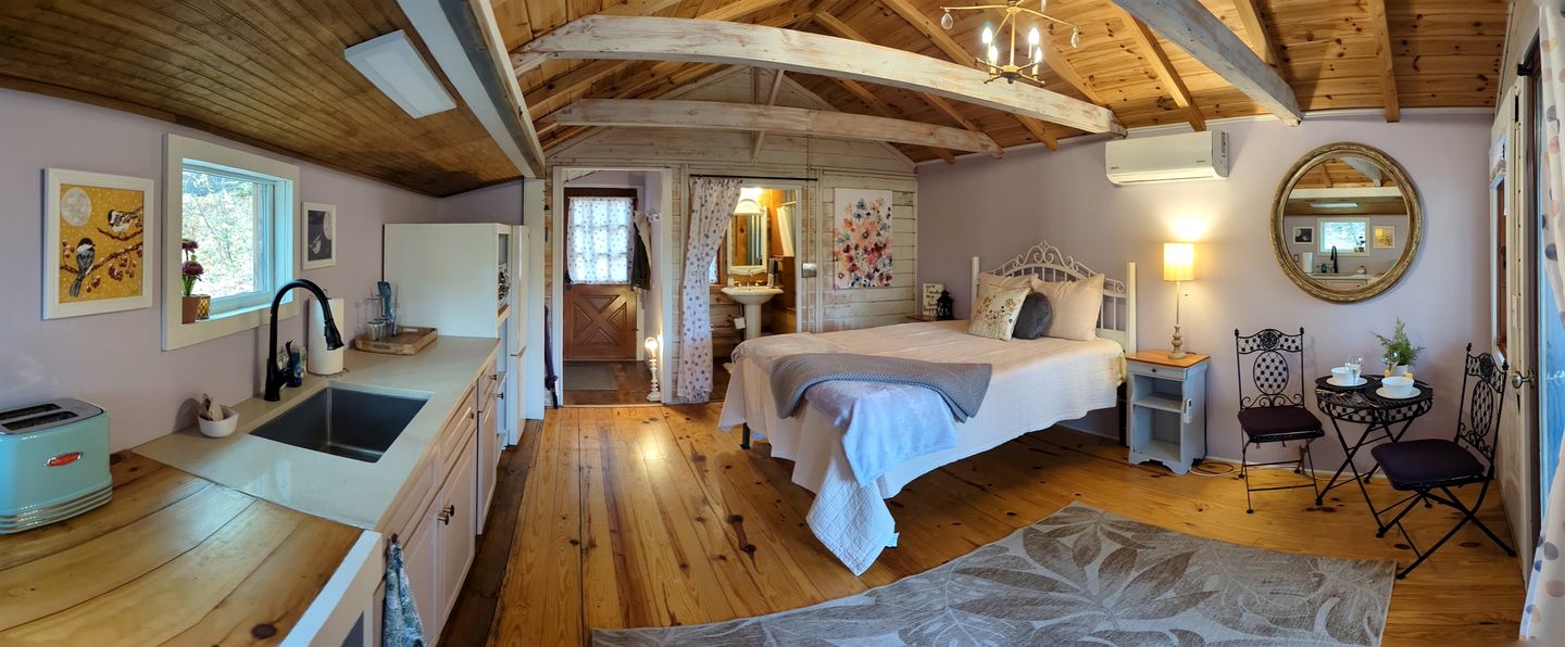 Peaceful Eclectic Mountain Cabin with Screened Porch Near Black Mountain | Black Mountain, NC