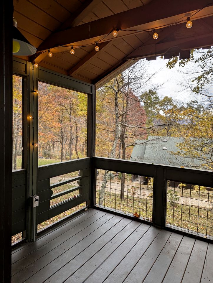 Peaceful Eclectic Mountain Cabin with Screened Porch Near Black Mountain | Black Mountain, NC