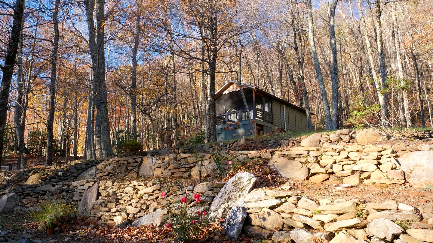 Peaceful Eclectic Mountain Cabin with Screened Porch Near Black Mountain | Black Mountain, NC