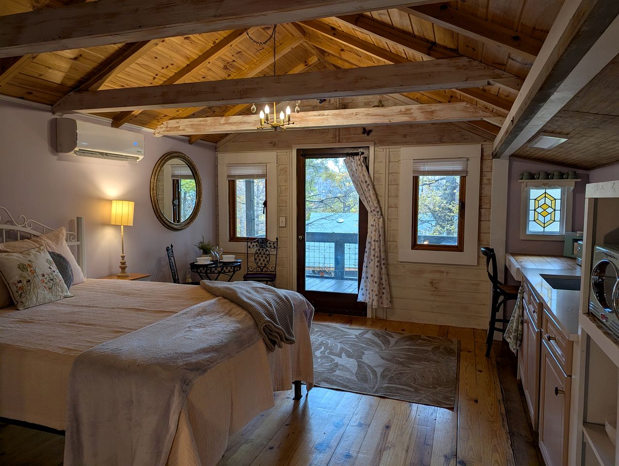 Peaceful Eclectic Mountain Cabin with Screened Porch Near Black Mountain | Black Mountain, NC