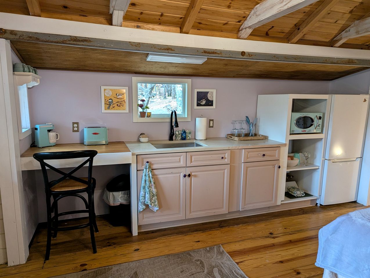 Peaceful Eclectic Mountain Cabin with Screened Porch Near Black Mountain | Black Mountain, NC