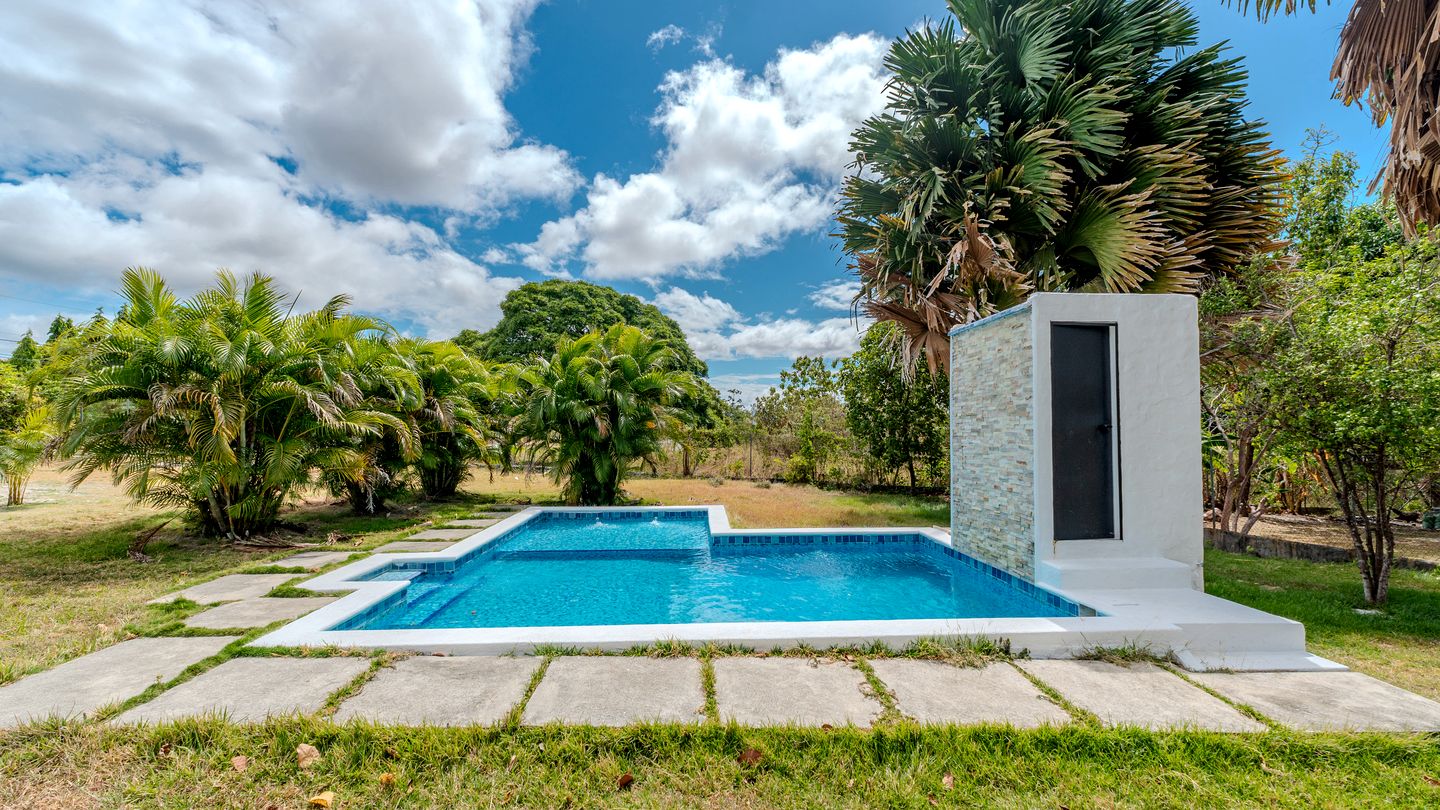Charming Eco-Friendly Retreat with Private Pool in Coronado, Panama