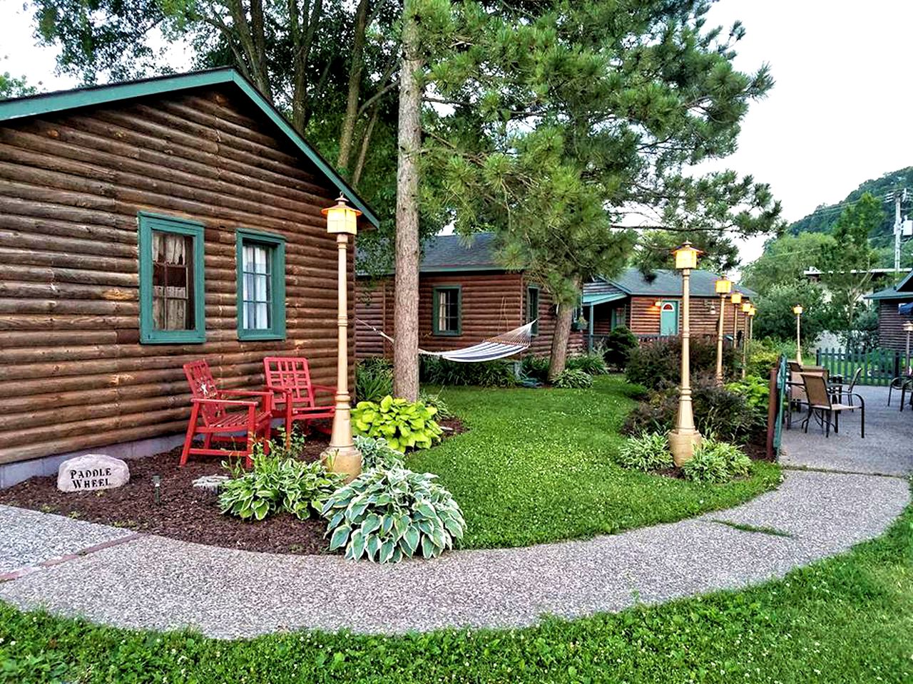 Moon River Cabins, Cabins 16815, Bellevue, United States of America