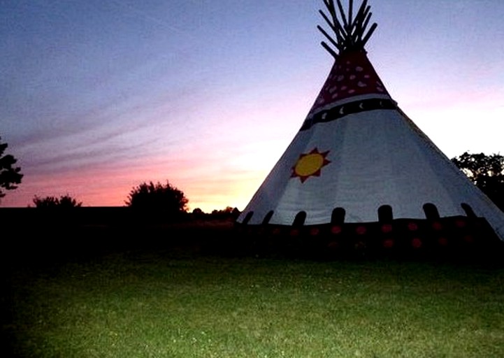 Tipis (Ranville-Breuillaud, Nouvelle-Aquitaine, France)