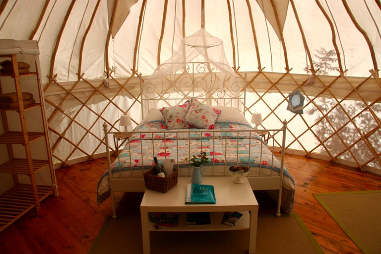 Yurts (Laval sur Doulon, Auvergne-Rhône-Alpes, France)