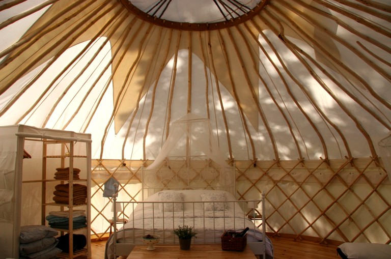 Yurts (Laval sur Doulon, Auvergne-Rhône-Alpes, France)